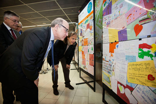 El gerente del CRTM, Jesús Valverde,  visitó la exposición junto al presidente de la Fundación Aladina,  Francisco Arango