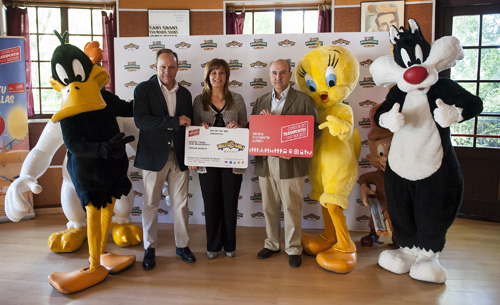 Jesús Valverde con mascotas del Parque Warner