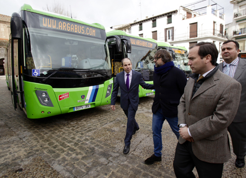 Presentación de nuevos autobuses de gas en Arganda