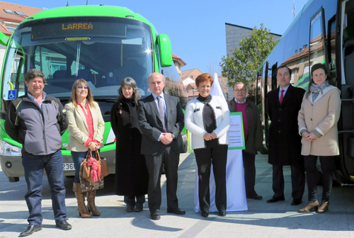 Presentación de autobuses híbridos de Alpedrete por parte de autoridades