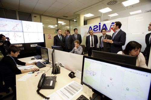 Pablo cavero en el centro de control de AISA en Valdemoro