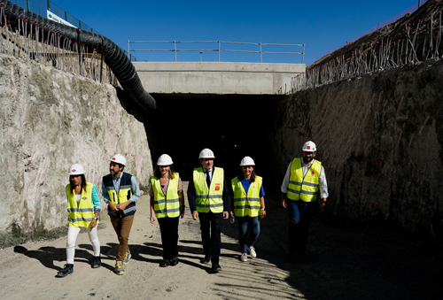 David Pérez y otras autoridades en las obras de la línea 3 de Metro