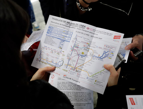 Tríptico informativo del cierre de la línea 8 de Metro