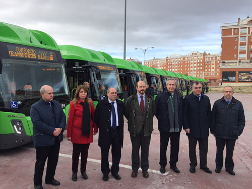 El consejero de Transportes, Vivienda e Infraestructuras de la Comunidad de Madrid, Pedro Rollán, con el director gerente del CRTM y otras autoridades