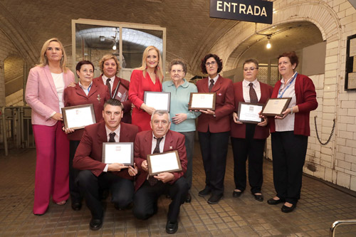 Cifuentes homenajea a las taquilleras y taquilleros de Metro tras 98 años de servicio a los madrileños