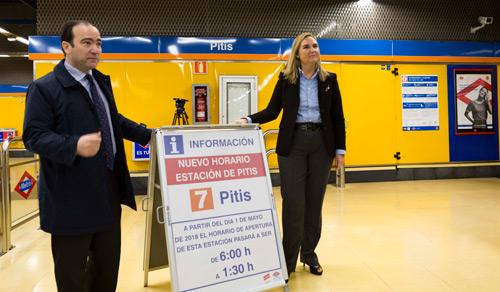 La consejera de Transportes, Vivienda e Infraestructura, Rosalía Gonzalo, en la estación de Metro de Pitis