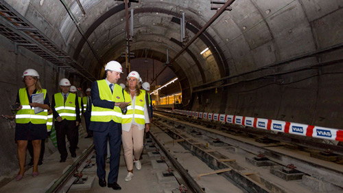 La consejera de Transportes, Vivienda e Infraestructuras, Rosalía Gonzalo, visita las obras de la línea 12 de Metro