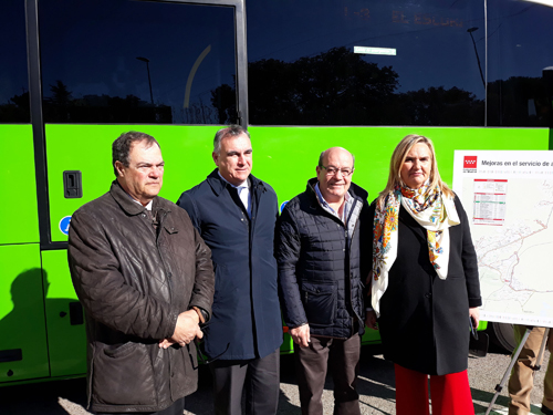 La consejera de Transportes, Vivienda e Infraestructuras, Rosalía Gonzalo, en El Escorial con el gerente del CRTM, Alfonso Sánchez y los responsables de la localidad