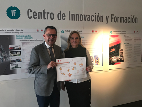 La consejera de Transportes, Vivienda e Infraestructuras, Rosalía Gonzalo, con Mohamed Mezghani, secretario general en Bruselas de la UITP, en el CRTM