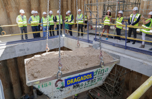 La consejera en funciones de Transportes, Vivienda e Infraestructuras, Rosalía Gonzalo, visita las obras de la estación de Metro de Tribunal