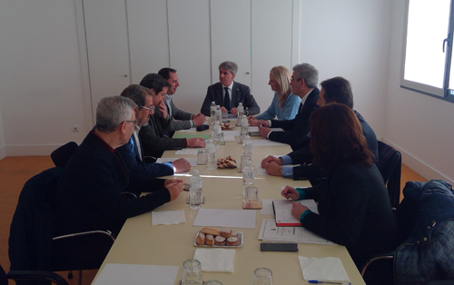 El consejero de Transportes, Ángel Garrido, se ha reunido con los alcaldes de Tielmes, Ambite, Carabaña, Orusco y Perales de Tajuña.