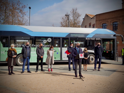 Garrido en la presentación del nuevo autobús en Getafe