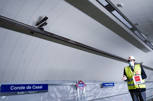 David Pérez comprueba las actuaciones que se han llevado a cabo en la estación de Conde de Casal