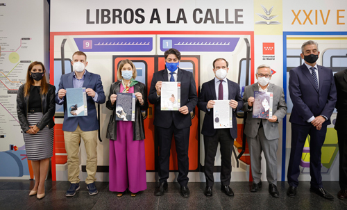 David Pérez, Marta Rivera de la Cruz y otras autoridades presentan el Plano Literario de Metro