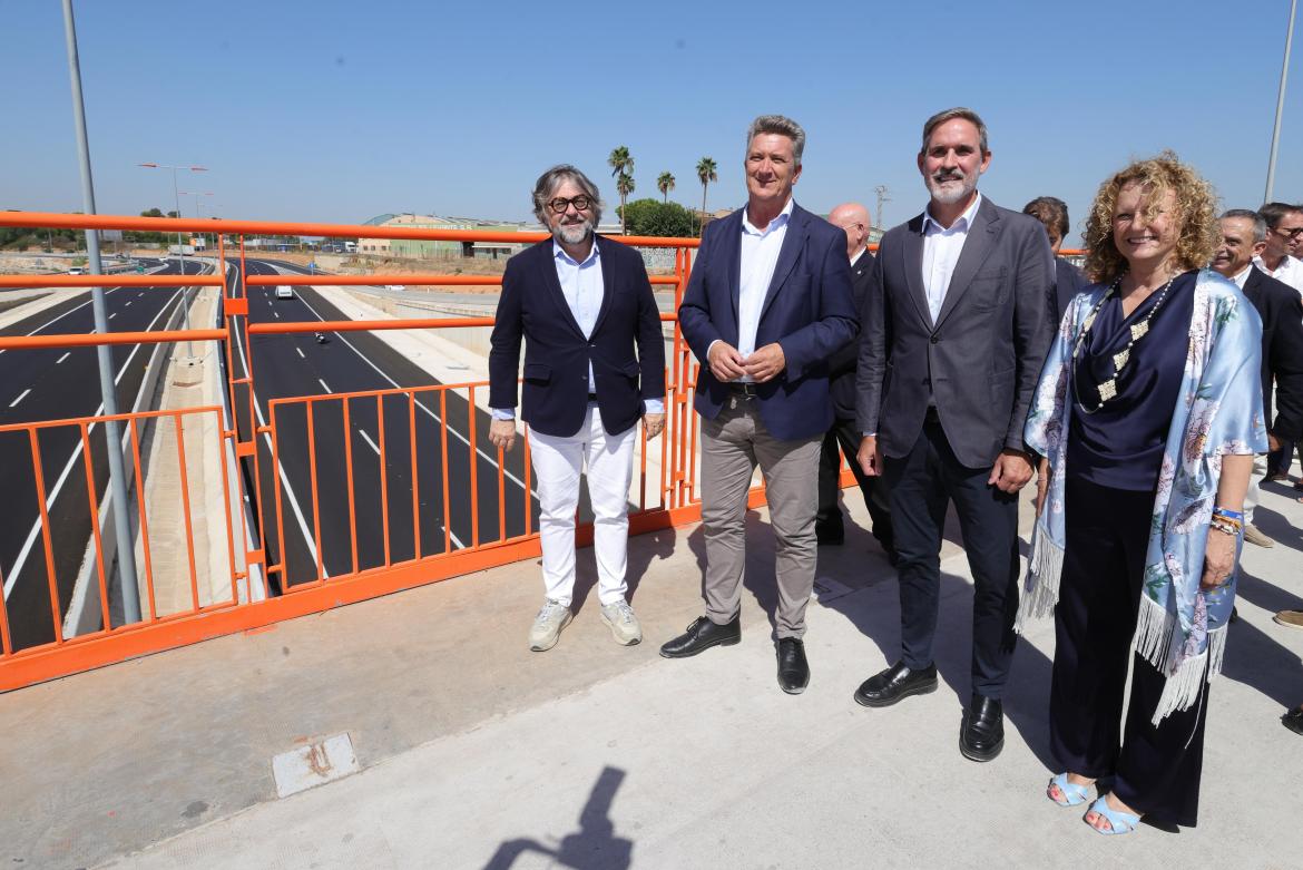 El viceconsejero García y autoridades recorren el viaducto de Torrent que ha pasado a denominarse Puente de la Comunidad de Madrid