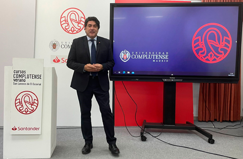 David Pérez en la clausura del curso de verano en El Escorial