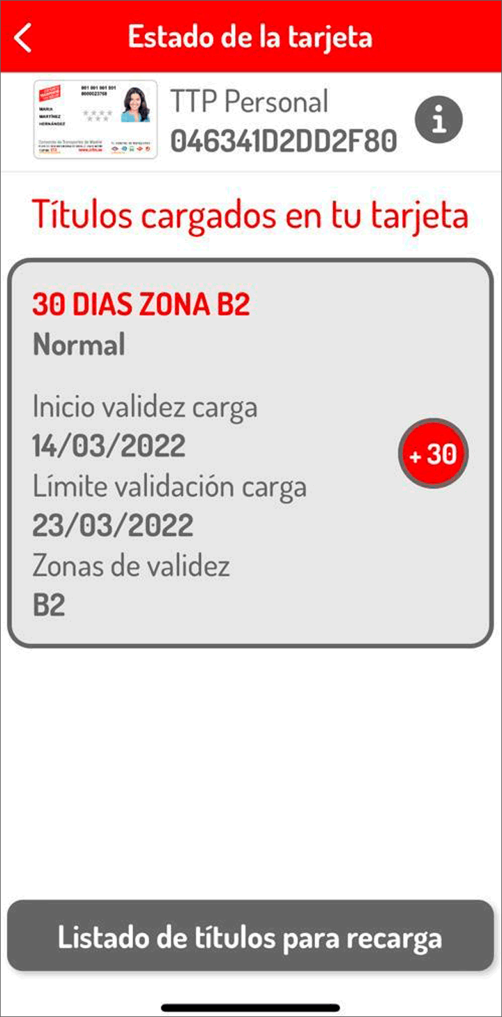 Paso 7. Puedes retirar la tarjeta de la parte trasera del móvil.