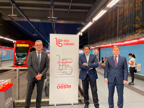 David Pérez con el gerente del CRTM, Luis Miguel Martínez Palencia, en la estación de ML de Colonia Jardín